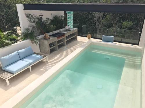 Private rooftop with plunge pool and fast WIFI plus free parking