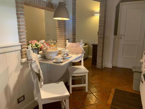 餐飲選擇, Appartamento in Villa degli Ulivi in 阿爾泰納