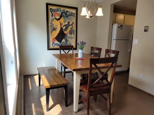 Creekside Home - Contemporary 3br/3ba Home Walking Distance to Frisco Main St and Free Shuttle - image 2