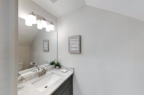 Watkins Park 27 - On-Site Parking Full Kitchen townhouse - image 11