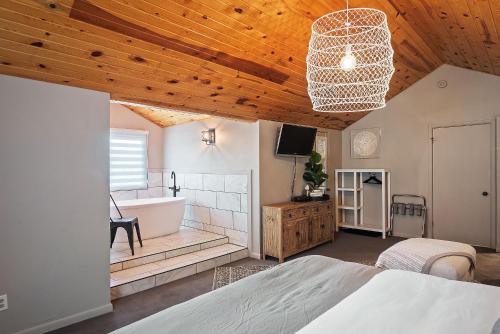 Deluxe King Suite
