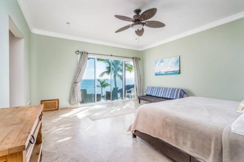 Casa Manana Amazing Villa with Beachfront & Pool 4BR 4BA