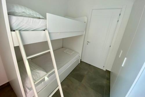 Sunset Beach 3 BR Seaside Apartment