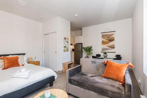 Wonderful New Studio close to Mount Royal By Den Stays, Montreal
