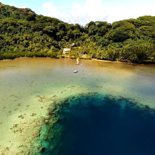 Exterior view, HUAHINE Manta Lodge avec 4x4 optionnel in Huahine Island