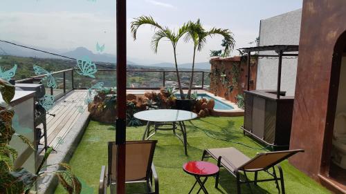 CASA PRIVADA CON ALBERCA VOLADA in Cuernavaca, Mexico