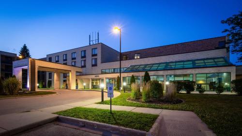 Best Western East Towne Suites - image 13