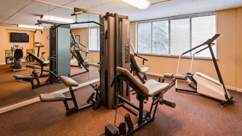 Best Western East Towne Suites - image 2