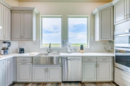 Bay Breeze Paradise - image 5