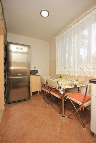 Apartments with WiFi Rijeka - 7825