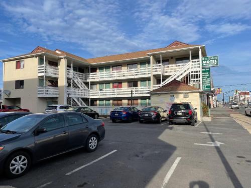 . Sea Palace Motel