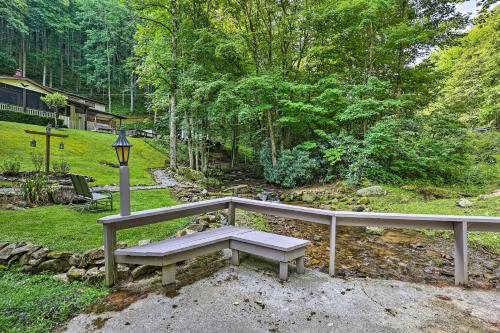 The Chalet Retreat Cabin Across from Creek!