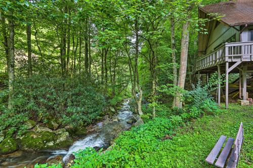 The Chalet Retreat Cabin Across from Creek!