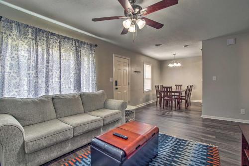 Quaint Olathe Home Family Friendly and Updated - image 2