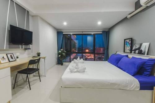 room detail thumbnail 1