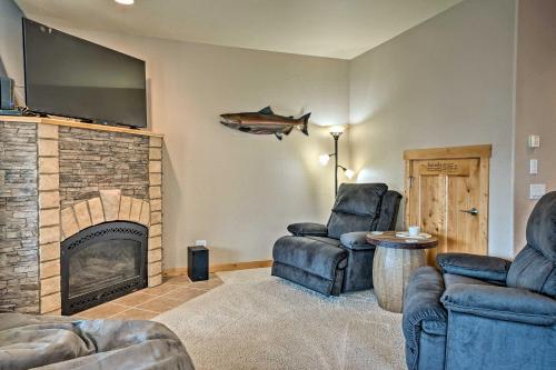 Gold Beach Townhome with Ocean Views and Sunroom! - image 3