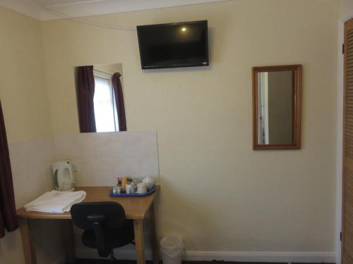 LAMPLIGHTER GUESTHOUSE - image 3