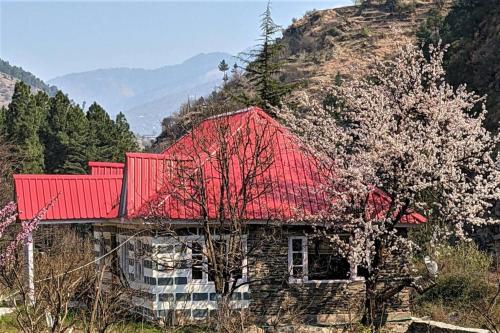 Indrasan Cottage in a Fruit Orchard