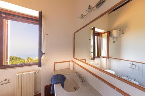 Villa Isabella con vista mare a Gibilmanna by Wonderful Italy
