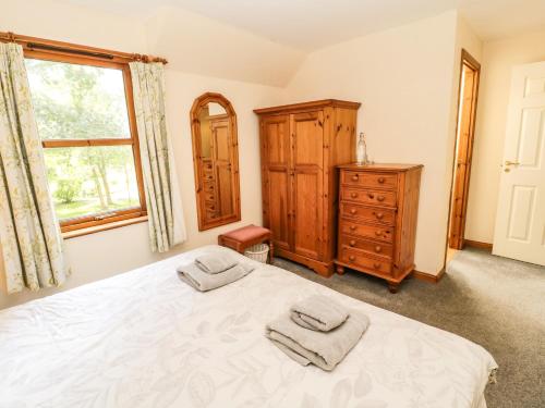 Gardener's Cottage Duns - image 13