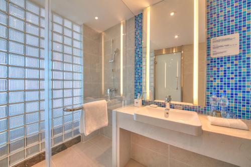 room detail thumbnail 2