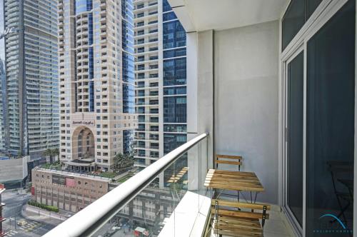 Steps Away From the Beach & Entertainment Hubs 1BR Unit, Torch Tower, Dubai Marina by Deluxe Holiday Homes, Dubaj (fotografie 8)