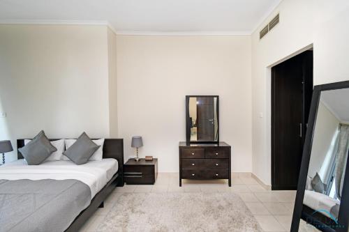Steps Away From the Beach & Entertainment Hubs 1BR Unit, Torch Tower, Dubai Marina by Deluxe Holiday Homes, Dubaj (fotografie 6)