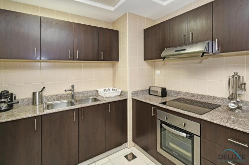 Steps Away From the Beach & Entertainment Hubs 1BR Unit, Torch Tower, Dubai Marina by Deluxe Holiday Homes, Dubaj (fotografie 9)