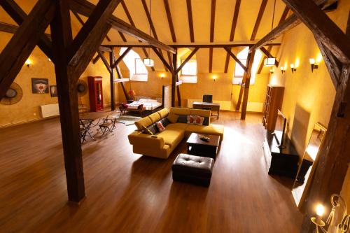 The Attic - Large Open-Space in the Old Town of Brasov, minutes away from The Black Church, Braszów (zdjęcie 7)