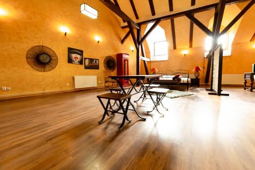 The Attic - Large Open-Space in the Old Town of Brasov, minutes away from The Black Church, Braszów (zdjęcie 6)