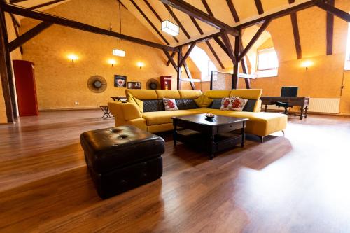 The Attic - Large Open-Space in the Old Town of Brasov, minutes away from The Black Church, Braszów (zdjęcie 2)