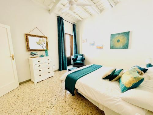 Trapani Centro Storico Apartment, Great Central Location! All new furniture and appliances!