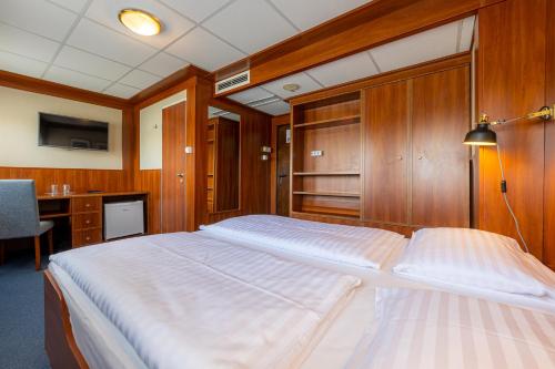 Grand Jules - Boat Hotel photo 2