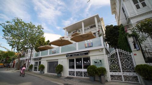 Ascot  Büyükada, Pension in Büyükada bei Burgazadasi