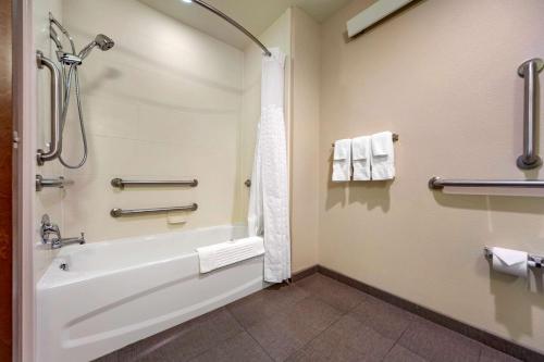 Comfort Inn & Suites Avera Southwest