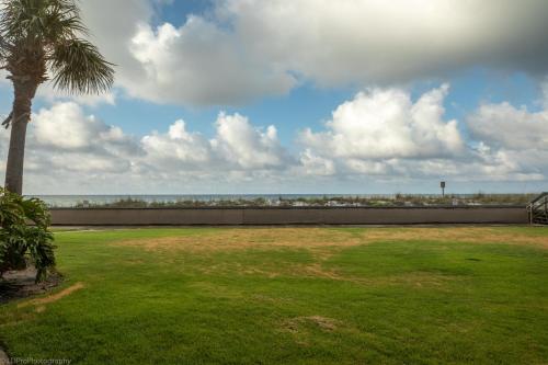 Holiday Surf & Racquet 120 condo - image 6