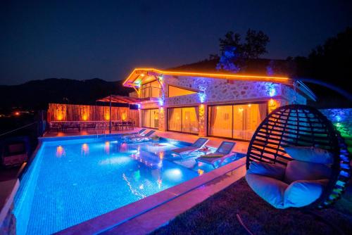 Elsu - 2 Bedroom Holiday Villa with jacuzzi in Kalkan