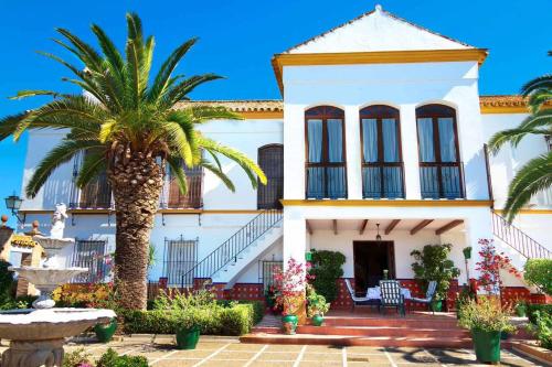  Cortijo Hacienda Nueva in Lora del Río