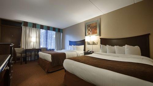 2 queen beds