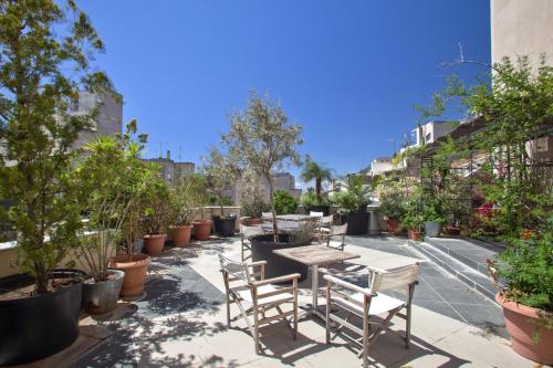  Bauhaus building with green roof top terrace - EP16 in Athen