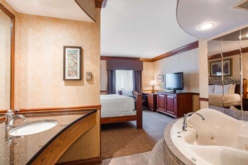 King Suite with Jetted Tub - Non-Smoking