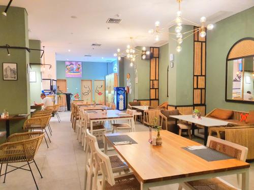 Radja Art and Boutique Hotel Simpang Lima - image 3
