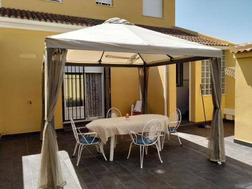 Beautiful House Sierrecilla in Humilladero