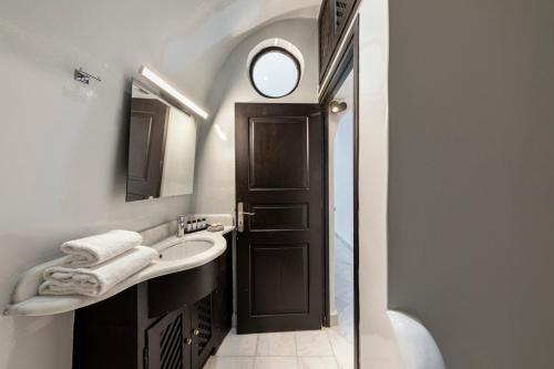 315717213 Pearl of Caldera Oia - Boutique Hotel by Pearl Hotel Collection