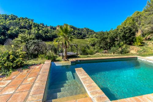  Catalunya Casas: Enchanting Villa La Isla Verde on the Outskirts of Barcelona, Unterkunft in Els Hostalets