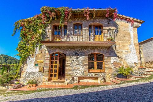  Catalunya Casas: Enchanting Villa La Isla Verde on the Outskirts of Barcelona in Els Hostalets