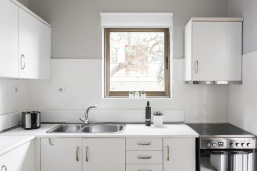 Pleasant 2BR Apartment near HELEXPO by UPSTREET