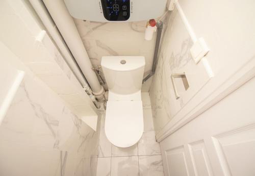 Bathroom, La Hearty Room Logement en Colocation in Le Plessis-Robinson