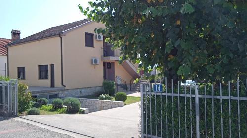 Hostel Vera - Airport Podgorica - image 5
