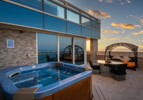 Club Suite Sea view rooms, complimentary access to private beach, 3 temperature-controlled pools, olympic swimming pool, kids' club, kids' park and inflatable waterpark image 10
